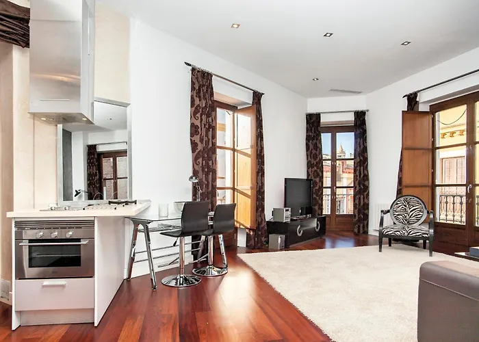 Cathedral Apartment, Upper Floor Apartment